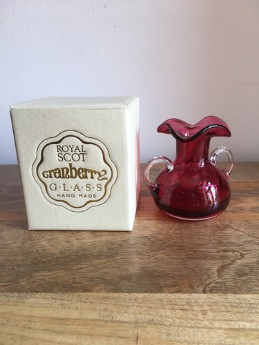 Vintage Royal Scot Cranberry Glass Vase Ruffled Rim & handles 9cm Tall boxed - Picture 19 of 21