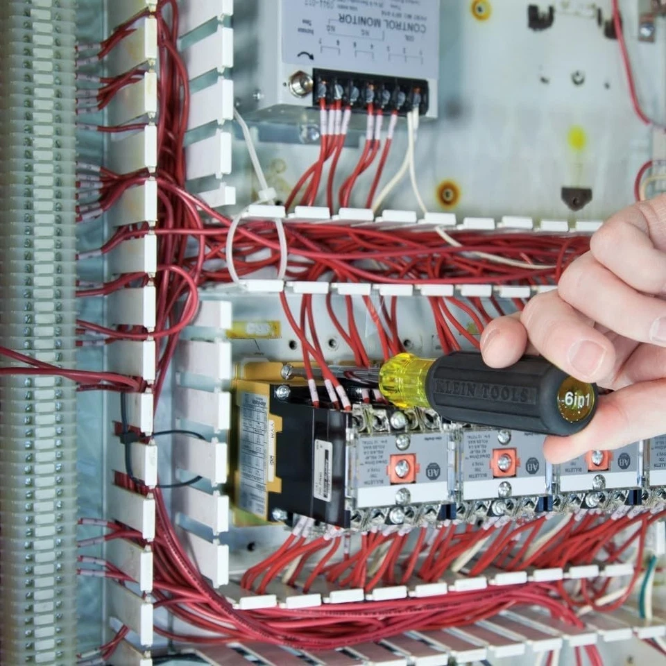 Klein Tools 32560 6-in-1 Multi-Bit Screwdriver Nut Driver Extended Reach Tool - Image 2 of 2