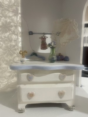 vintage princess dresser Maple with mirror on wheels- excellent condition Vintage Dresser - 4 Drawers