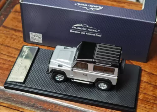 Modellino auto quasi reale 1:43 Land Rover Defender 90 2014 argento - Foto 4 di 4