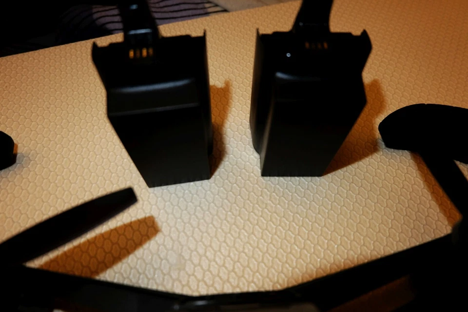 Parrot Bepob 1, Drohne, rot mit Zubehör und 3 Akkus, für Handy oder Sender - Bild 3 von 4