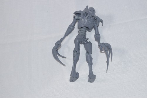 McFarlane Toys Warhammer 40,000 Necron Flayed One 7" Action Figure - Picture 6 of 9