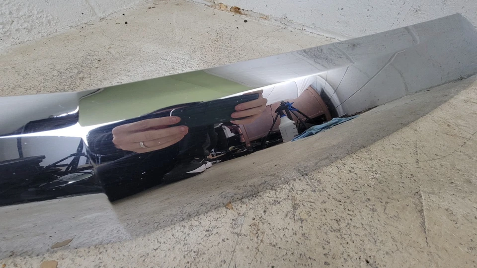 2007 - 2014 LINCOLN NAVIGATOR OEM CHROME FRONT UPPER HOOD TRIM BEZEL - Image 4 of 4