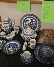 Blue Willow dinnerware 65-piece complete service for 8 w extra diner sets