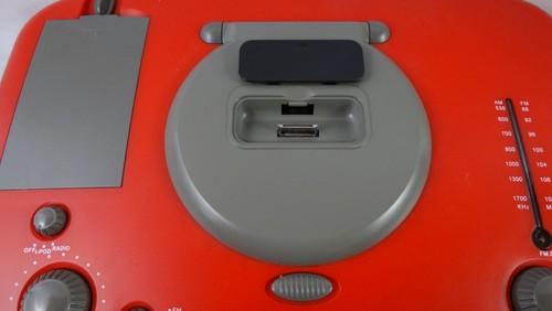 Budweiser Bierkühler mit integriertem AM/FM-Radio und iPod-Dockingstation rot - Bild 9 von 17