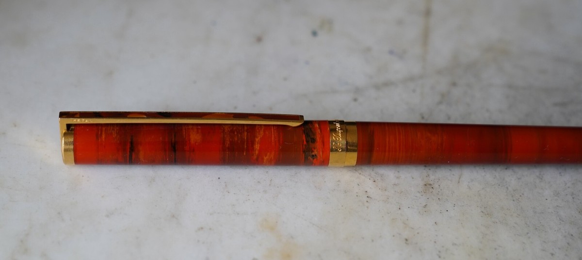Stylo Plume S.T. Dupont Laque De Chine Rouge - Plume En Or Massif 18 Carats, Modèle Annelé Prestige Occasion