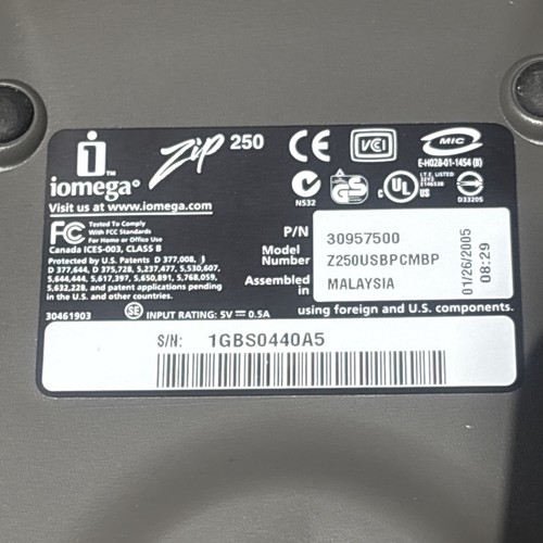 Iomega Zip 250 USB Powered External Disk Drive Model Z250USBPCMBP P/N 30957500 - 第 3/5 張圖片