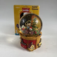 Disney Enesco Pinocchio Musical Snow Globe Deck The Halls Pre-2000 w Box