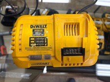 Used DEWALT DCB118 BATTERY CHARGER FAST CHARGER (QUI005060)
