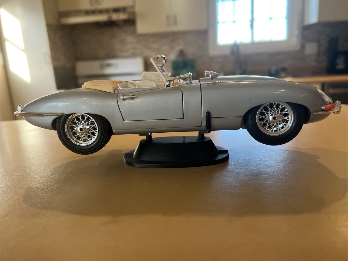 Burago Bburago 1961 Jaguar E type cabriolet silver 1/18 | eBay