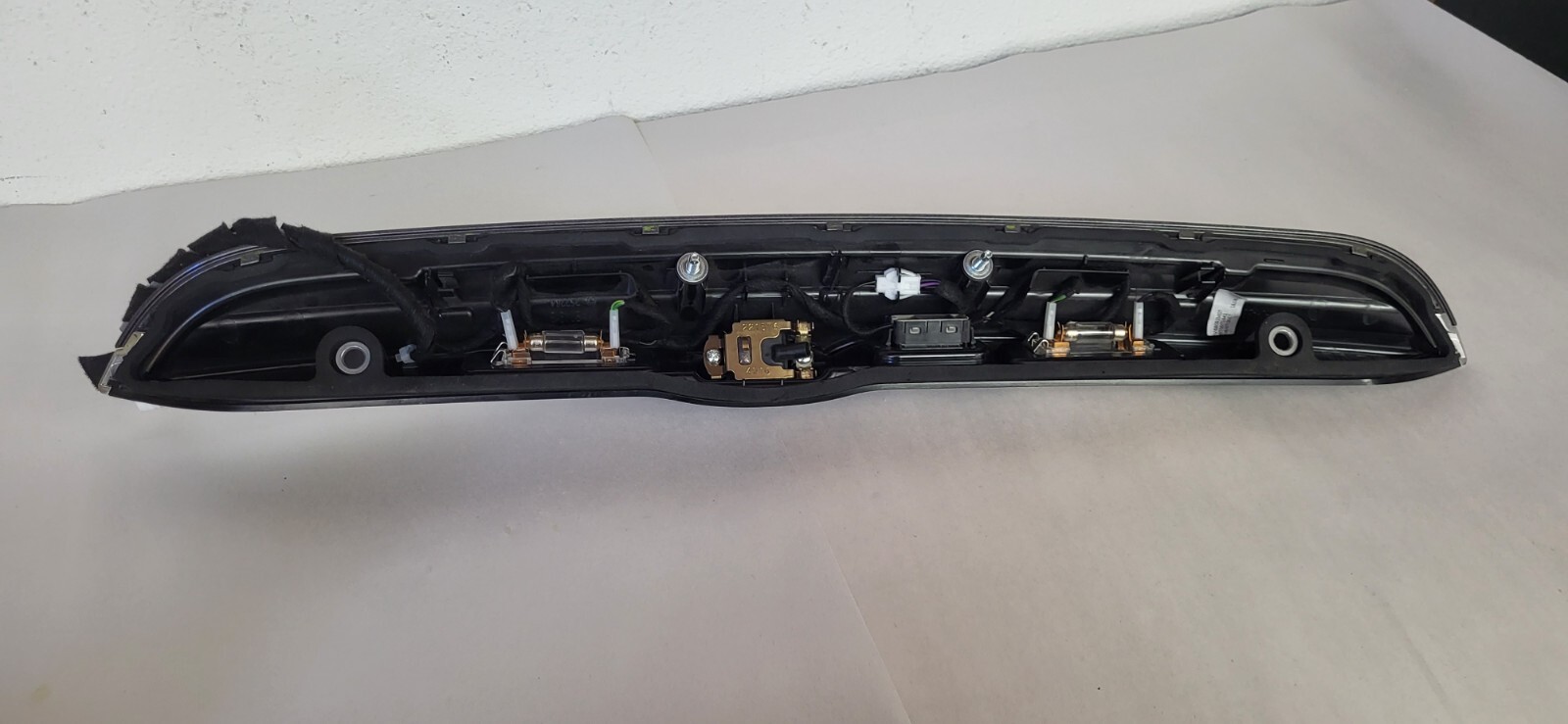 2018-2022 MASERATI GHIBLI  BOTTON TRUNK OPEN LOCK TRIM OEM USED *DC851