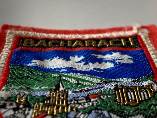 Vintage Bacharach Germany Red Felt Patch - Unique Gold Embroidery - Picture 4 of 7