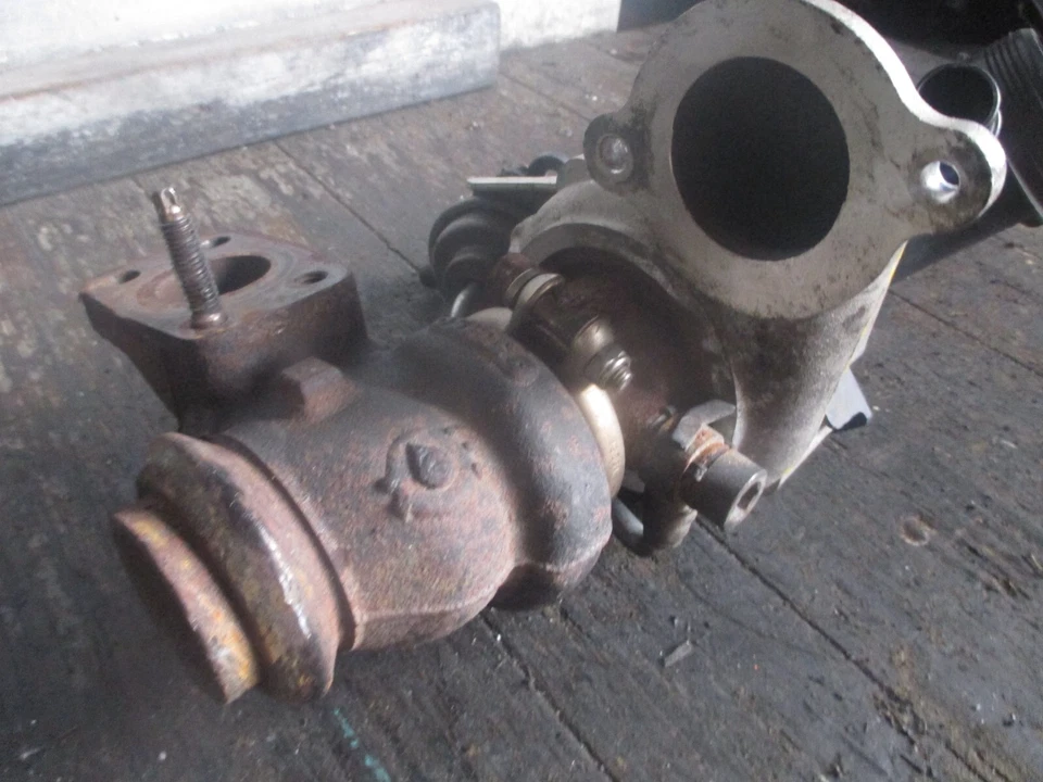 PEUGEOT 308 2012 1.6 DIESEL TURBO CHARGER 4937352020 - image 3 of 4