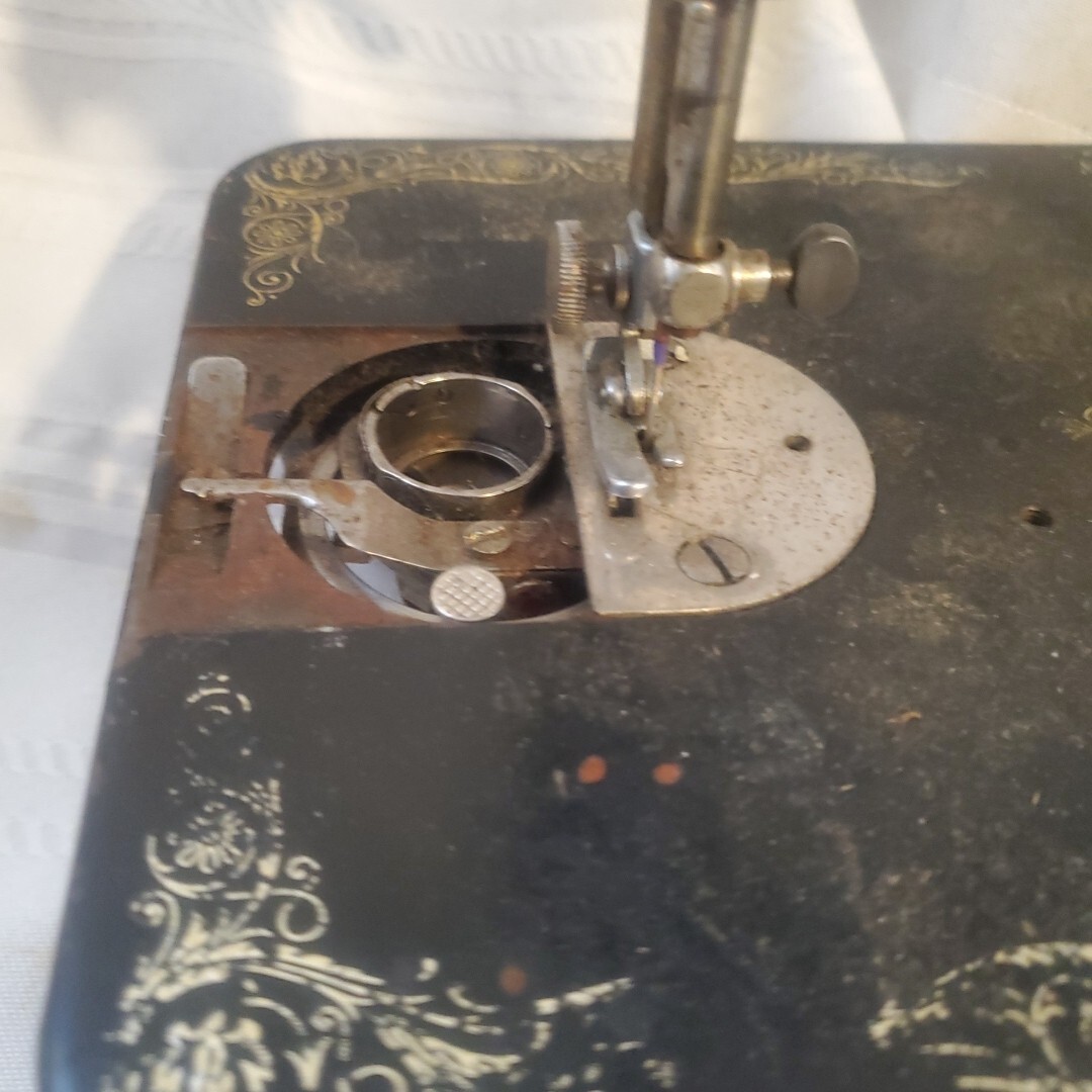 Vintage Singer Sewing Machine Model 99 SN AD091975 - For Parts or