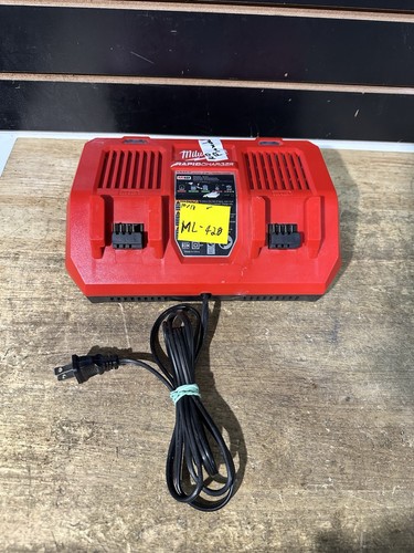 Milwaukee M18 Dual Bay Simultaneous Rapid Charger(48-59-1802)For Parts Or Repair