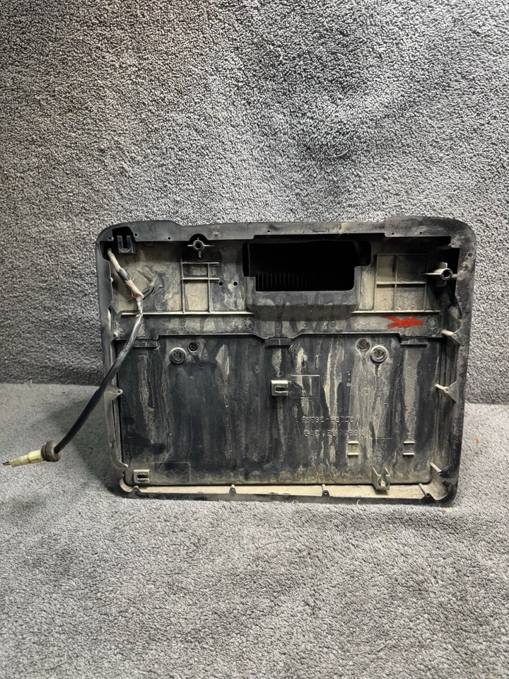 Soporte de matrícula de maletero trasero Suzuki Vitara Tracker 1999-2004 moldura Foto 2 de 4