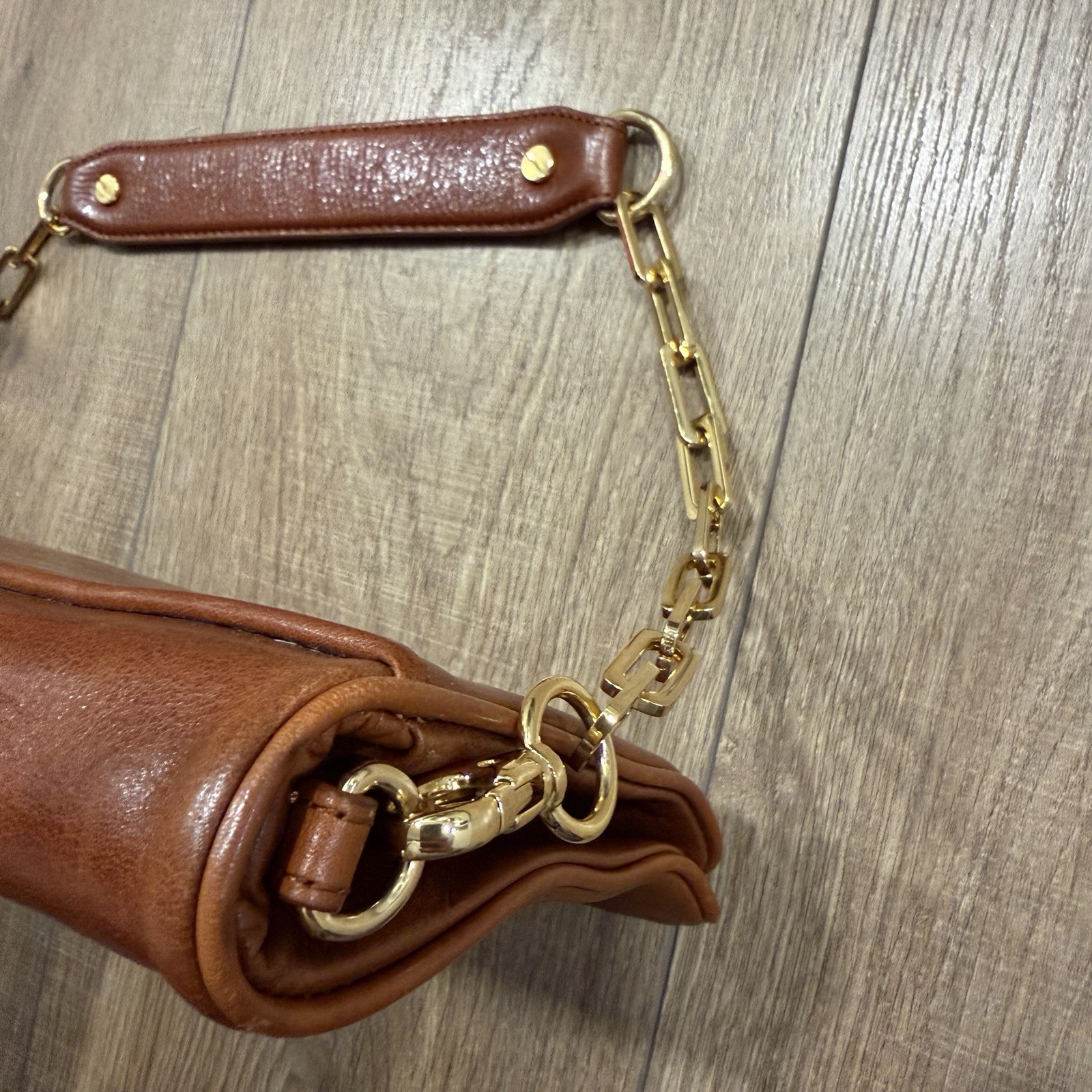 Tory Burch Reva In Cognac Leather Clutch With Gold Chain thumbnail 9