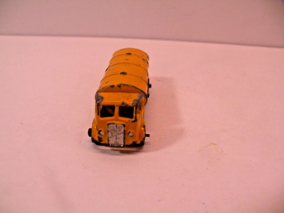 Matchbox 1953 Moko Lesney # 11-3 REF Road Tanker amarillo Foto 2 de 4