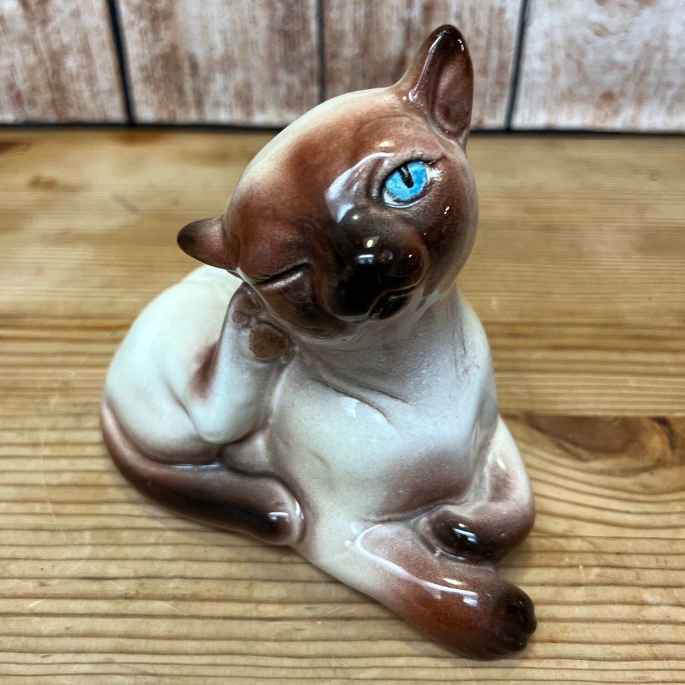 Vintage Ceramic Scratching Siamese Cat Figurine 6