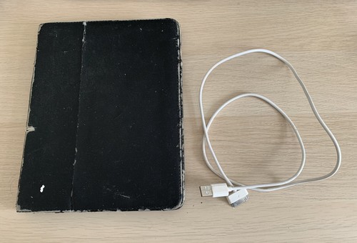 Grey Apple iPad A1337 1st Generation Wi-Fi iOS Tablet (Not Working) - Picture 5 of 7