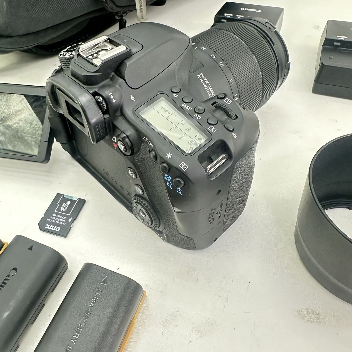 Canon EOS 80D EF-S18-135 IS USM Lens Kit 5x BATTERIES 256gig Canon EOS 80D EF-S18-135 IS USM Lens Kit 5x BATTERIES 256gig