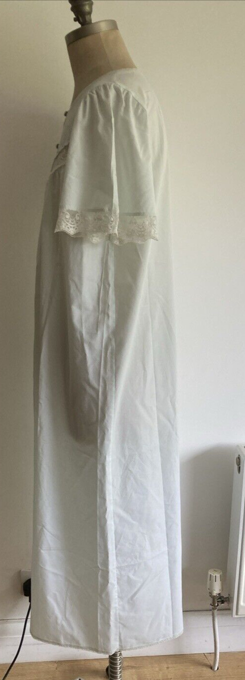 1970s Vintage Pale Green Marks & Spencer Nightdress, Size 35-36" Bust 6