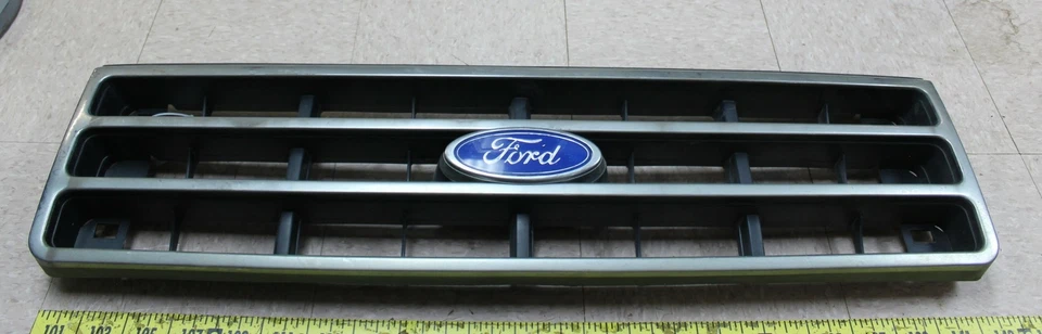 Б/у оригинальная решетка E27B-8150 1989-1992 Ford Ranger / Ford Bronco II (G97) - Изображение 2 из 4