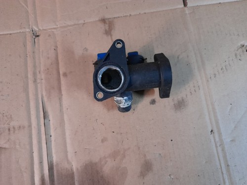 Audi A4 B5  Kühlmittelflansch Wasserflansch Flansch 058121133B