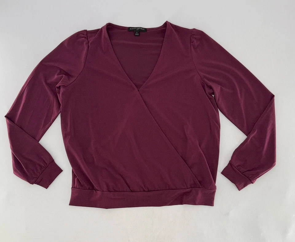 Blusa Banana Republic Feminina Burgundy Crepe Wrap Top Tamanho Pequeno, Elegante Preppy - Imagem 3 de 4