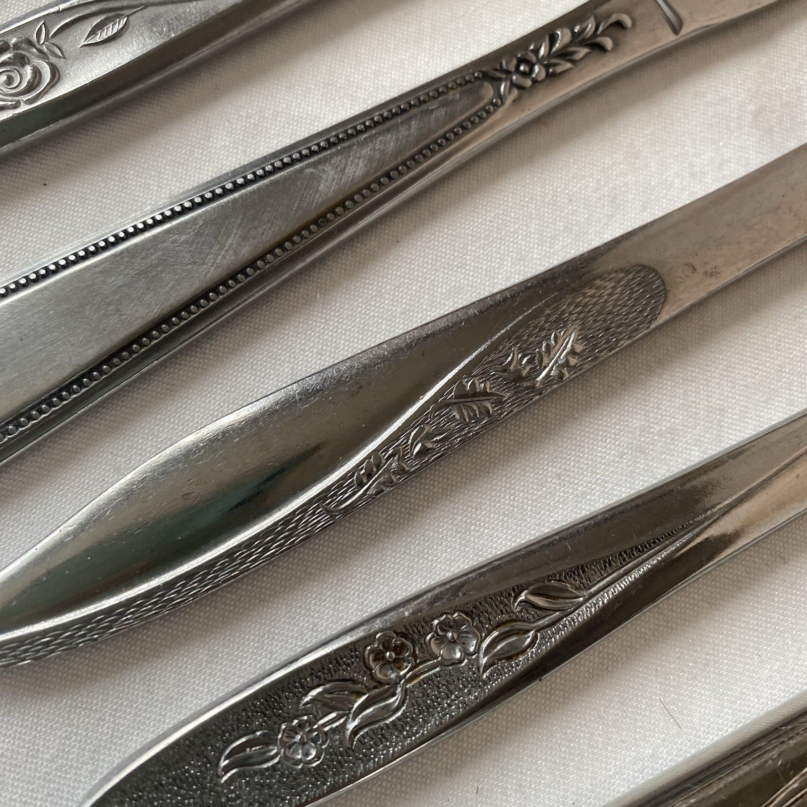 Mixed Lot 10 VTG Stainless Dinner Knives Floral MCM Mismatched Japan READ