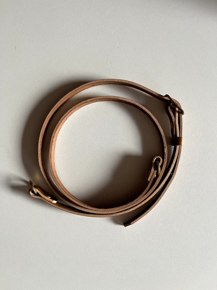 Correa ajustable de cuero marrón hecha a mano para cámara, Fieldwork Company "The No. 02" Foto 4 de 4