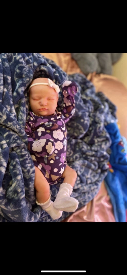 Muñeca realista Realborn Isabel Asleep pintada a mano  Foto 4 de 4