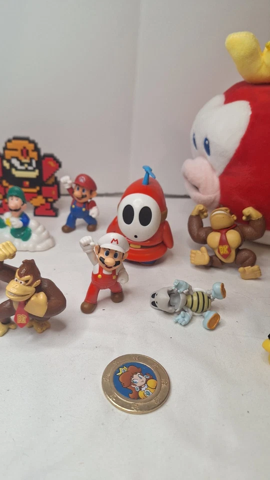 Lote de 16 artículos de Super Mario Shy Guy Daisy Mario Luigi y otros Foto 3 de 4
