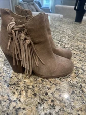 NIB Vince Camuto Hayzee Suede Harlin Fringe Women's Booties In Rust Size 8.5