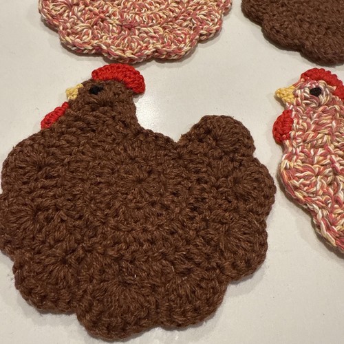 Handgefertigte gehäkelte Huhn Untersetzer 4er Set Bauernhaus Deko - Bild 3 von 4