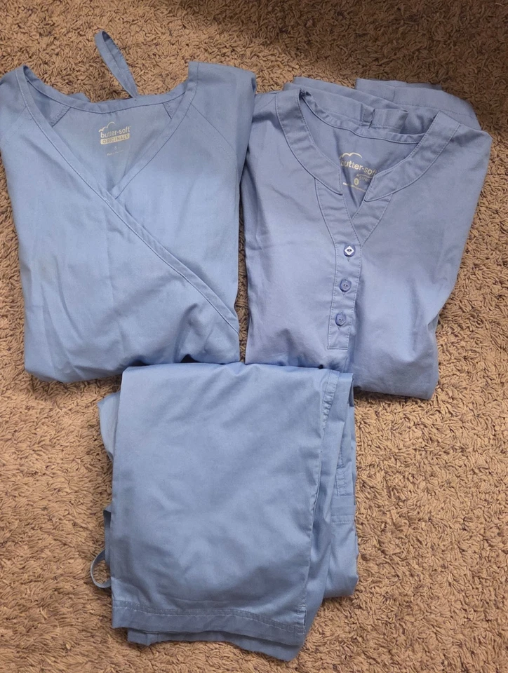 Conjuntos exfoliantes para mujer. Tops pequeños. Pantalones altos pequeños. Suave mantequilla Uniform Advantage. Foto 4 de 4