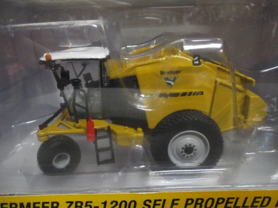 2022 SpecCast Vermeer ZR5-1200 Toy Self Propelled Baler, 1/64 Scale, NIB - Image 4 of 4
