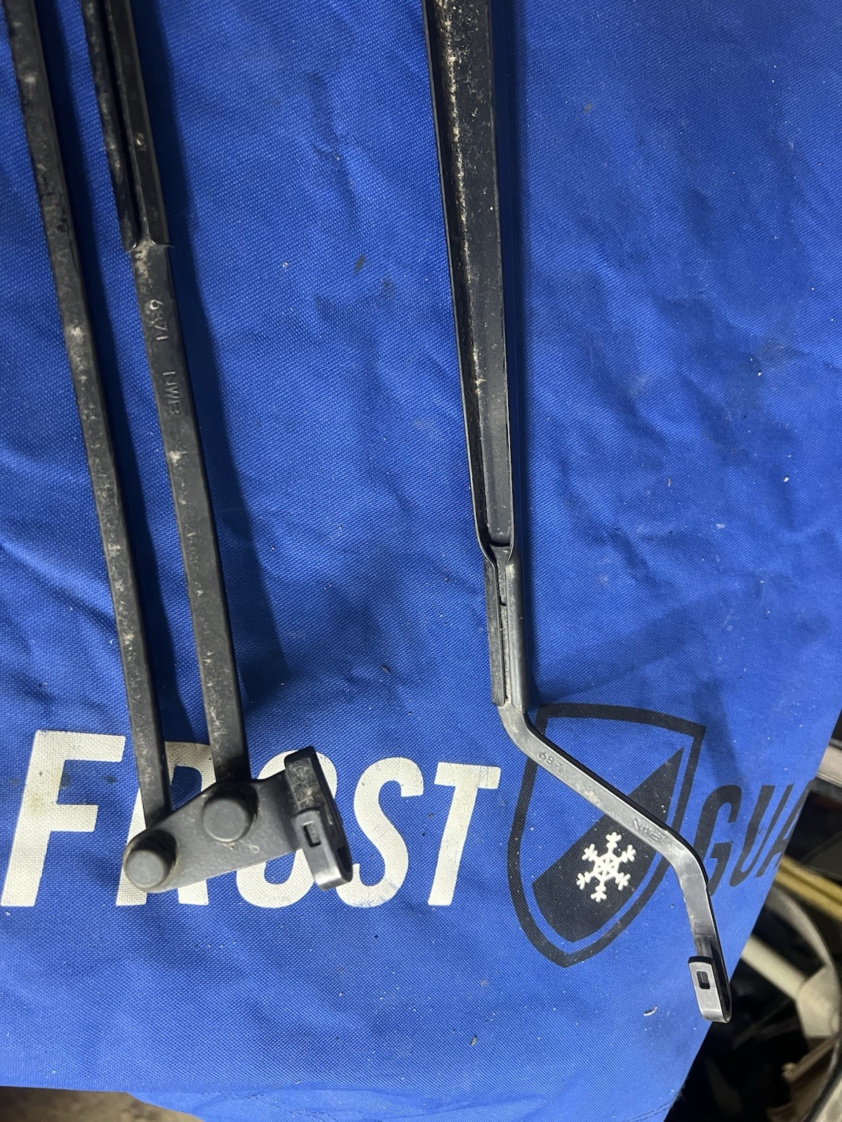 2003-2013 maserati quattroporte LH & RH M139 front windshield wiper arms OEM