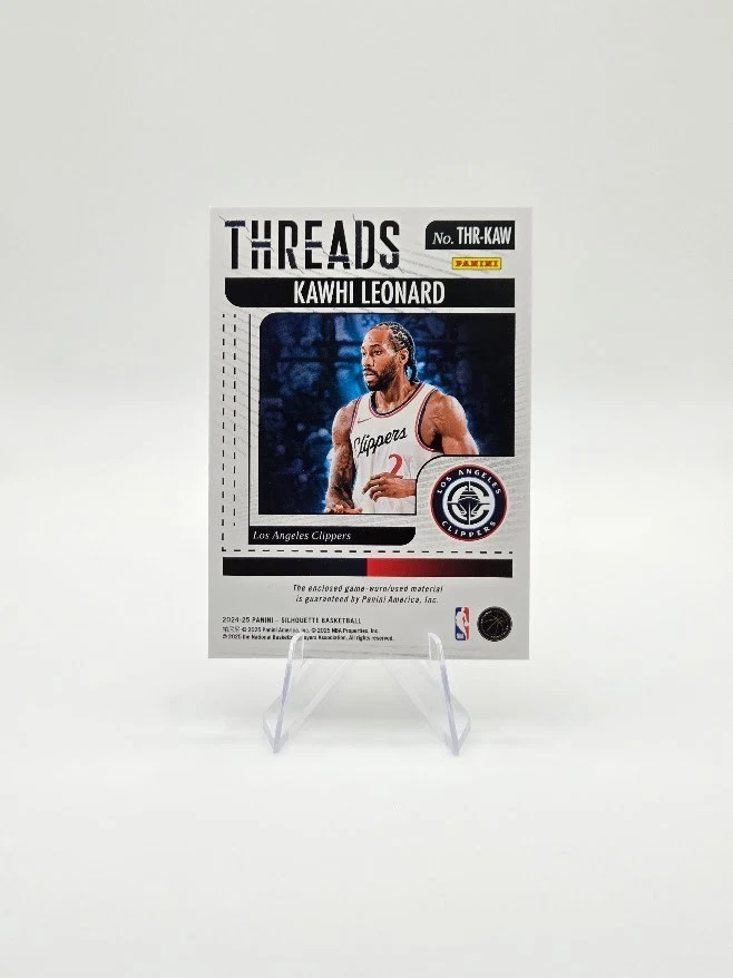 Parche etiqueta dorada Kawhi Leonard 2024-25 Panini Silhouette Threads GU SP/10 Foto 2 de 2