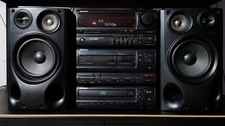 Sony MINI HI-FI COMPONENT SYSTEM FH-B511 with remote control.