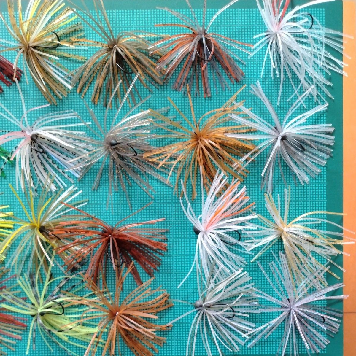 TsuneKichi Hanhan Jig 2.5g Set of 24 with Case - Image 3