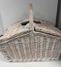 Wicker Picnic Basket Hamper Set with Cutlery & Lockable Straps