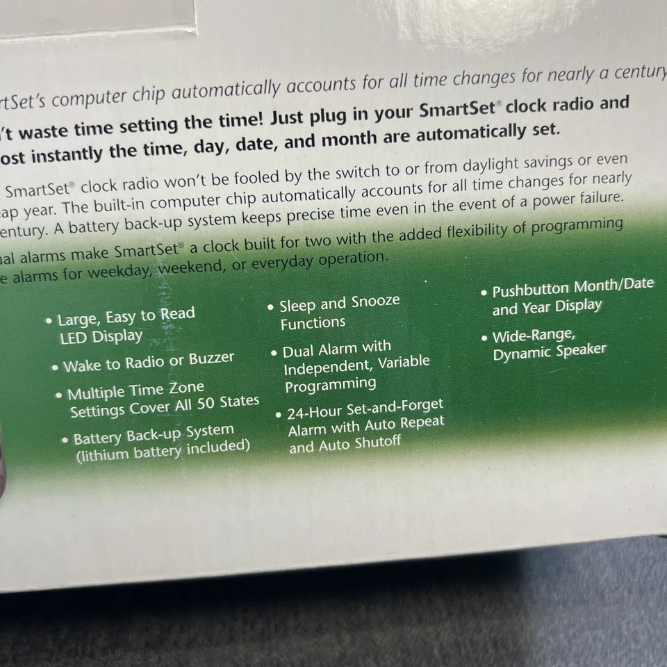 Emerson Research CKS5055S Smart Set Dual Auto Alarm Clock Radio AM/FM Auto Set - Image 3 of 4