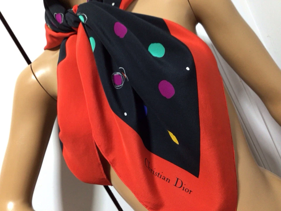 CHRISTIAN DIOR 艺术装饰丝绸围巾 ( 33 英寸 x 34 英寸 ) — 第 2/4 张图片