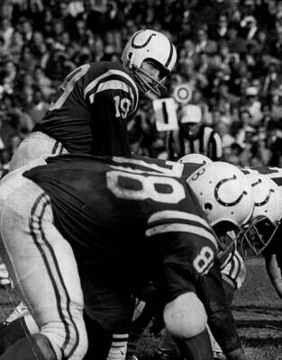 Quarterback Johnny Unitas Of The Baltimore Colts 1966 OLD FOOTBALL PHOTO 1