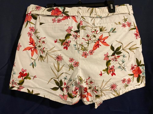 Liz Claiborne Shorts Women's Pockets & Belt Floral Size 12 Multicolor - Picture 4 of 11