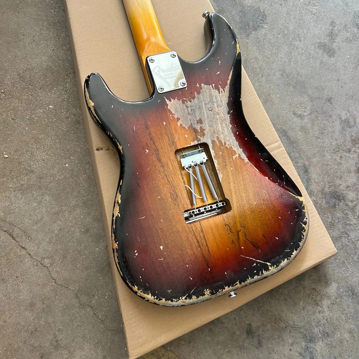 ◆ CustomElectrolic Relic SunburstStrato◆ Two Tone STR Relic (Sunburst Primary) - Gepettos Guild