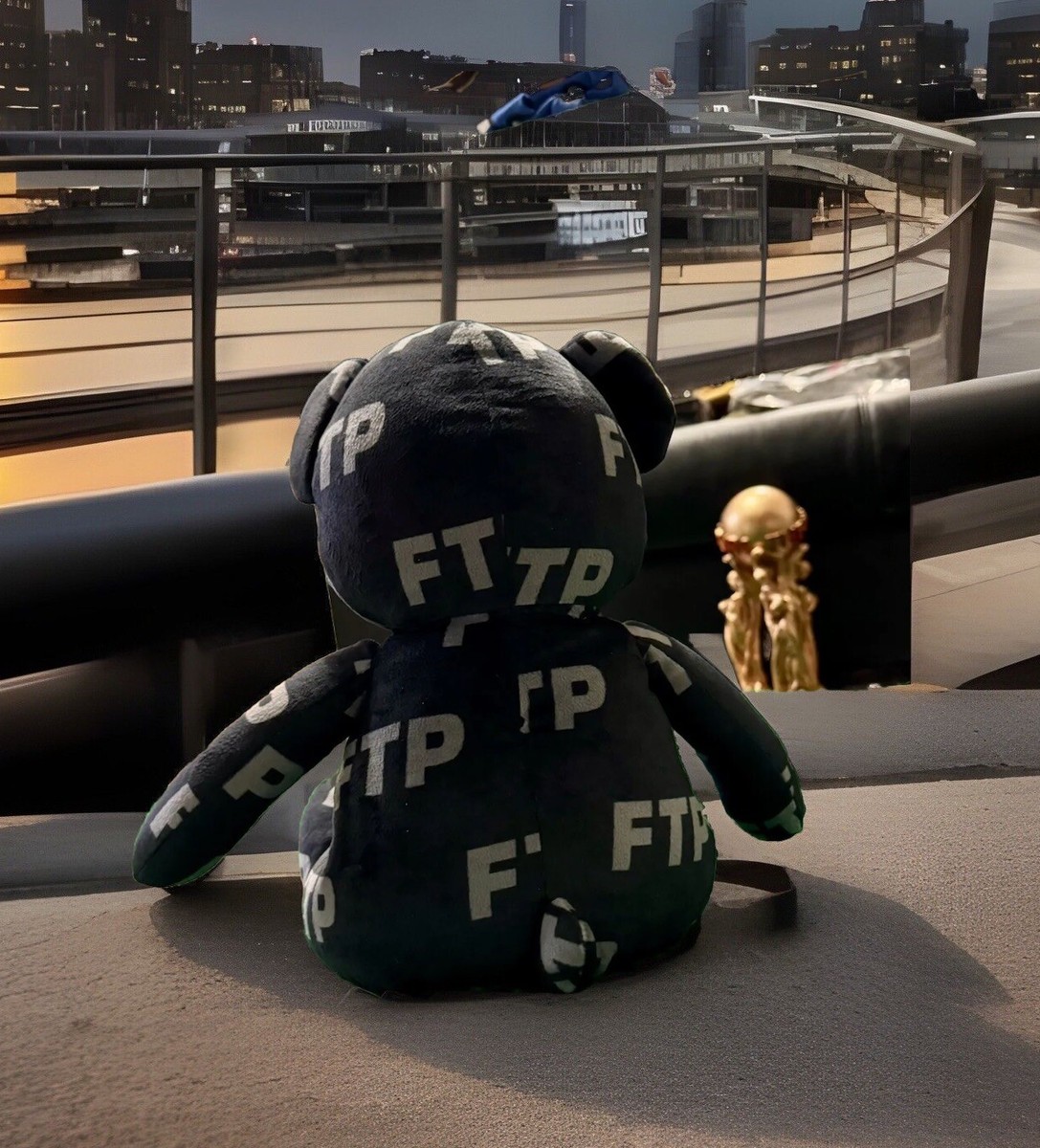 激レア　FTP BEAR PLUSH FTP FTP Bear - SS22 - US