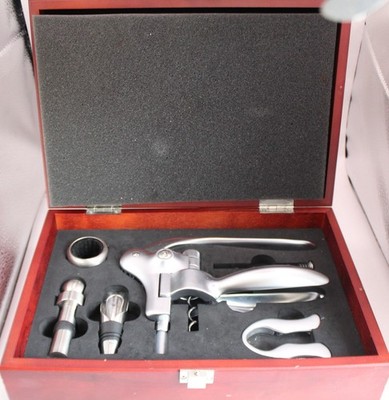 Heritage Connoisseur's Brookstone Weinflaschenöffner Set in Mahagoni Box