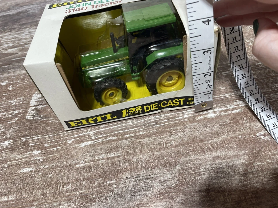 Tractor John Deere 3140 Ertl 1/32 con cabina Foto 4 de 4